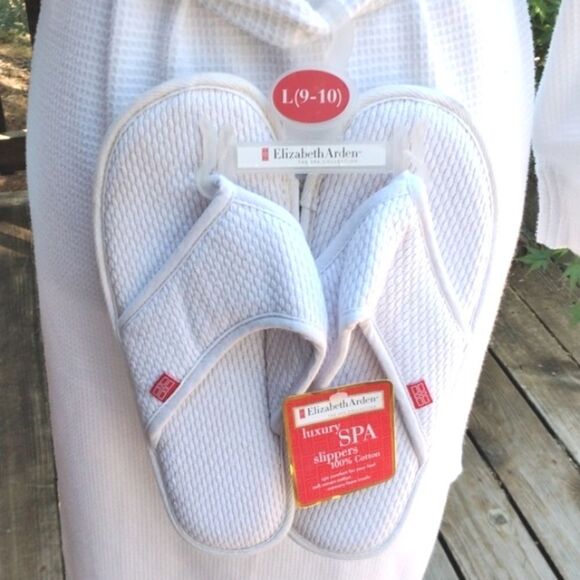 Vanity Fair and Elizabeth Arden Robe and Slippers Spa Bundle - Picture 6 of 11